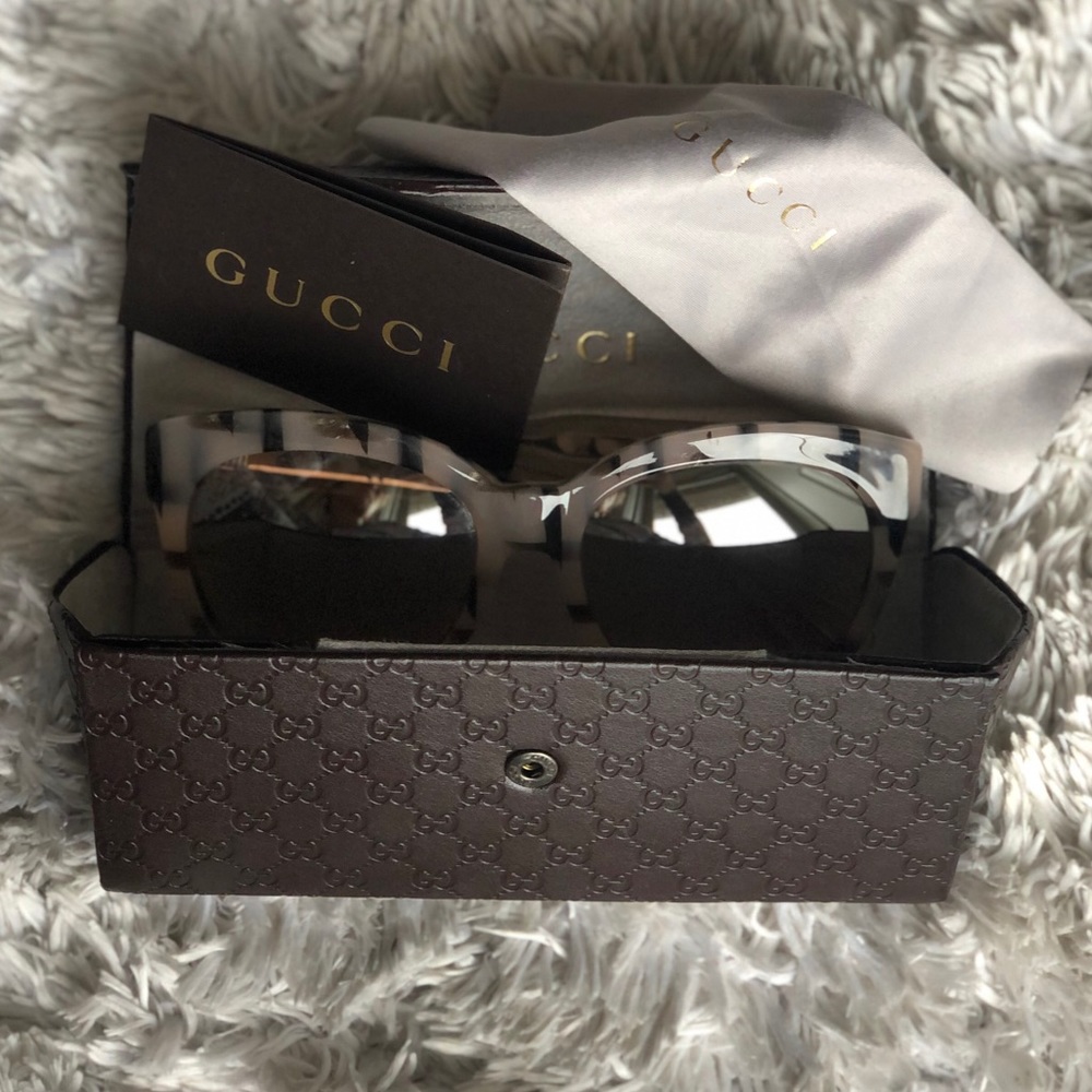 AUTHENTIC Gucci sunglasses with case &  cloth